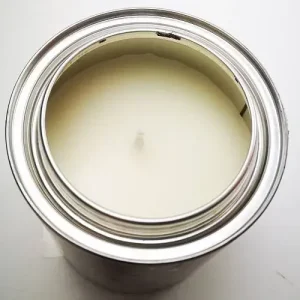 Wybór klientów OUTLET Ozdobna świeca w puszce z pomponem, biała, 150 g