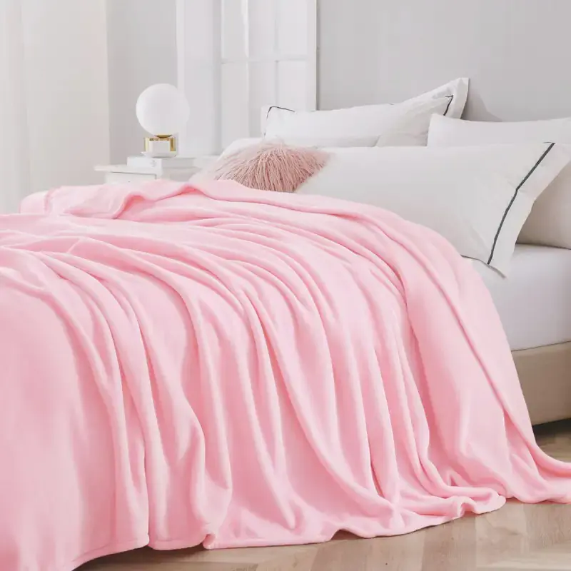 Koc gładki z mikrofibry pudrowy róż 150x200cm PLUSZ Ograniczona ilość