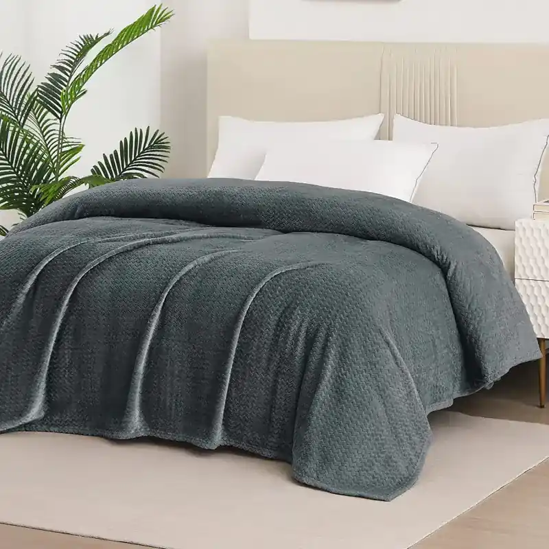 Oferta limitowana Miękki koc wytłaczany grafitowy 200x220cm LUGO