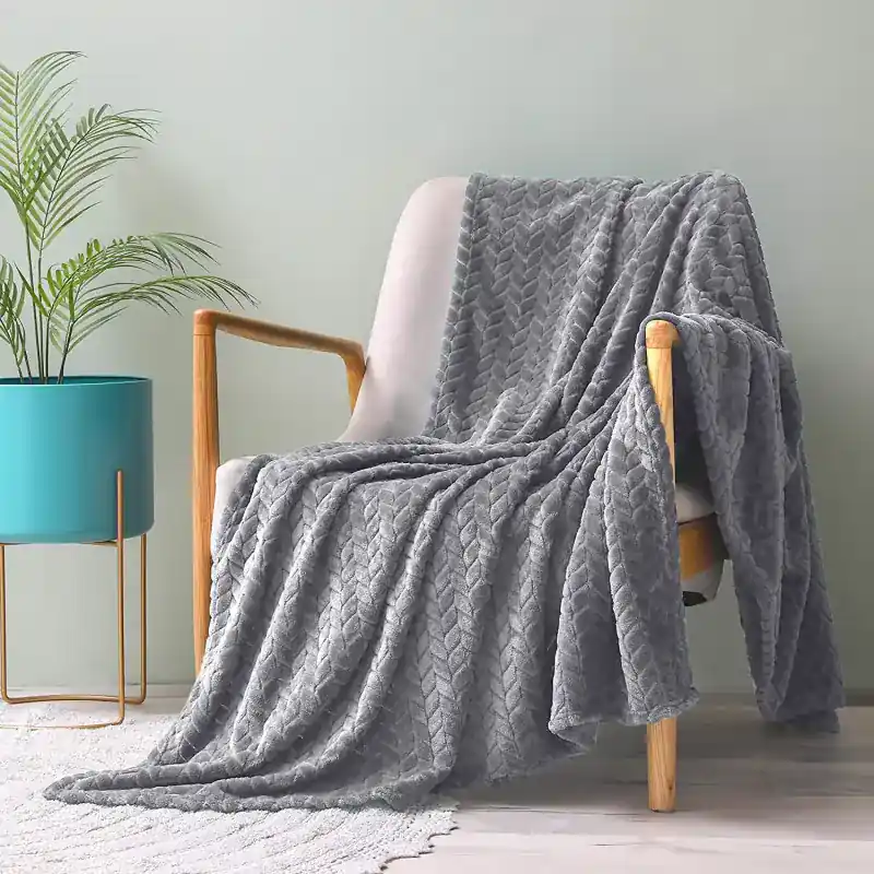 Oferta limitowana Koc z mikrofibry w jodełkę grafitowy 200x220cm LEO